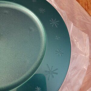 NWT Tupperware Let It Snow plates